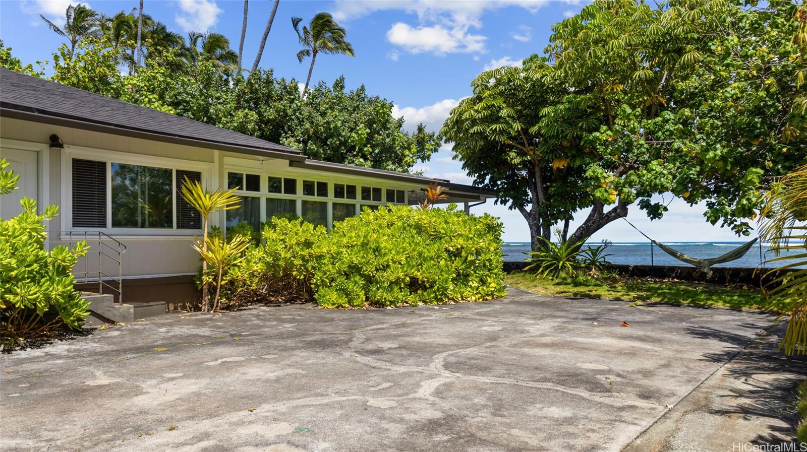 5257  Kalanianaole Hwy Aina Haina Beach, Diamond Head home - photo 11 of 24