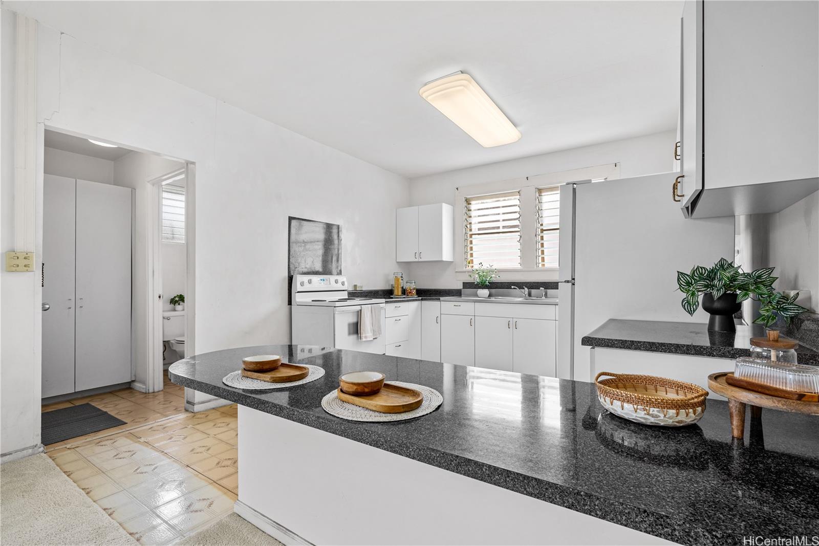 532 A  Malie Place Kaimuki, Diamond Head home - photo 6 of 18