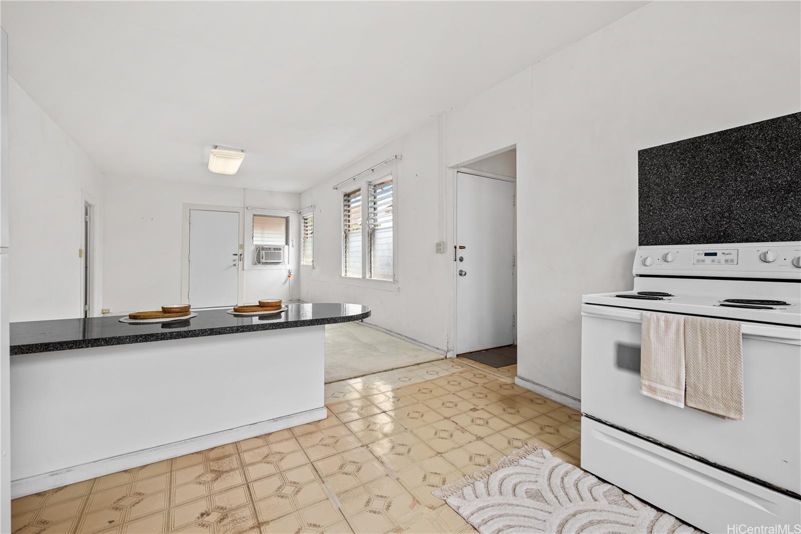 532 A  Malie Place Kaimuki, Diamond Head home - photo 8 of 18