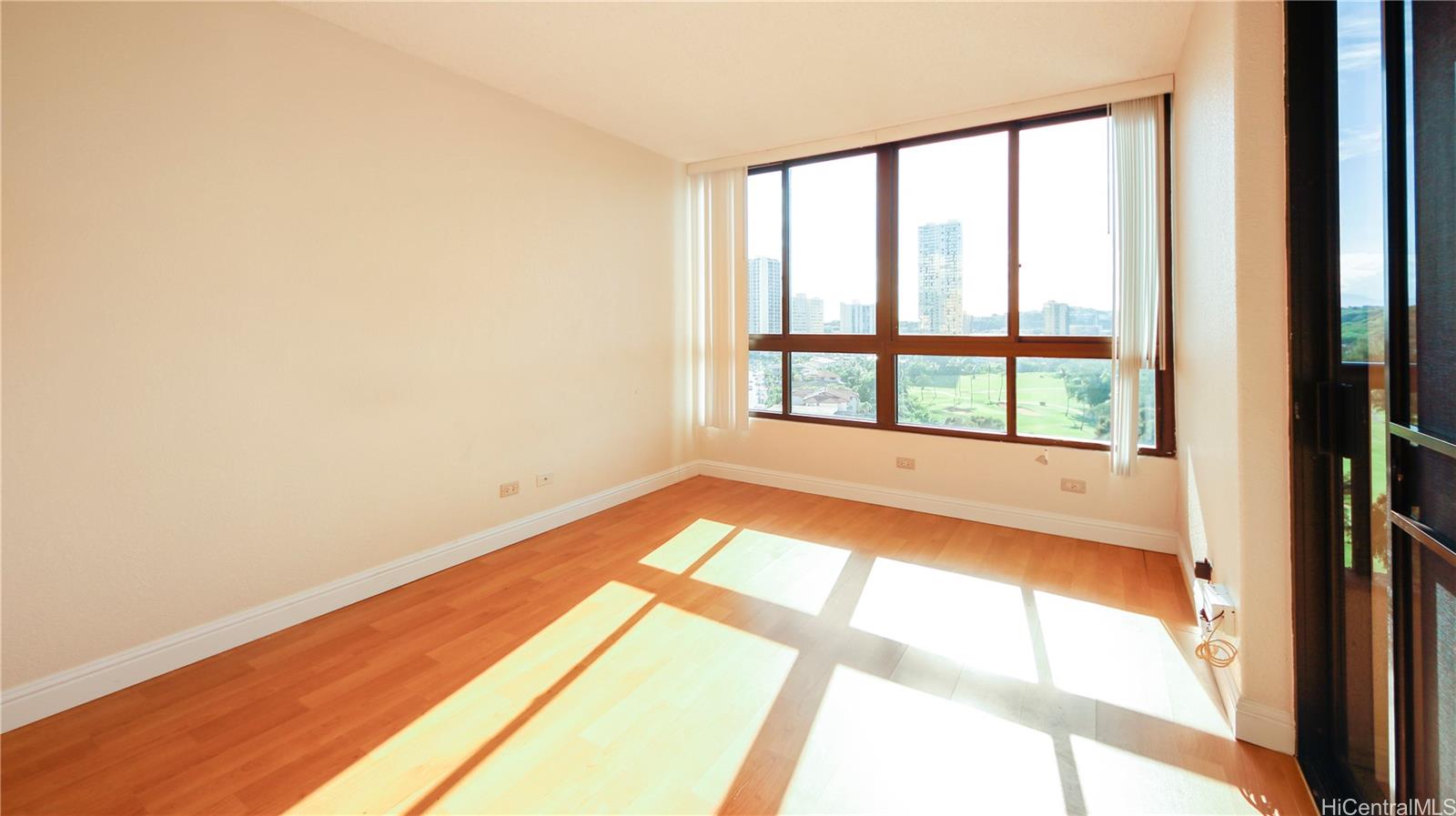 Plaza Landmark condo # 1005, Honolulu, Hawaii - photo 9 of 12