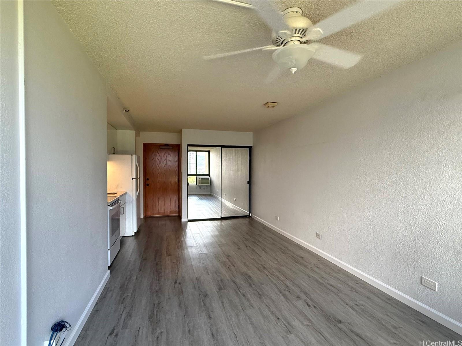 Plaza Landmark condo # 1008, Honolulu, Hawaii - photo 4 of 17