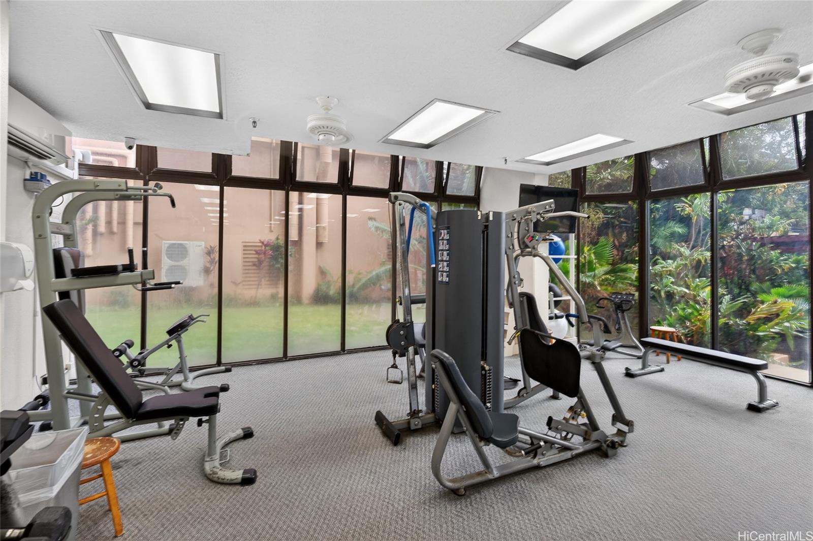 Plaza Landmark condo # 110, Honolulu, Hawaii - photo 19 of 25