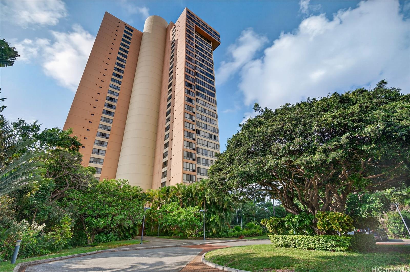 Plaza Landmark condo # 110, Honolulu, Hawaii - photo 24 of 25