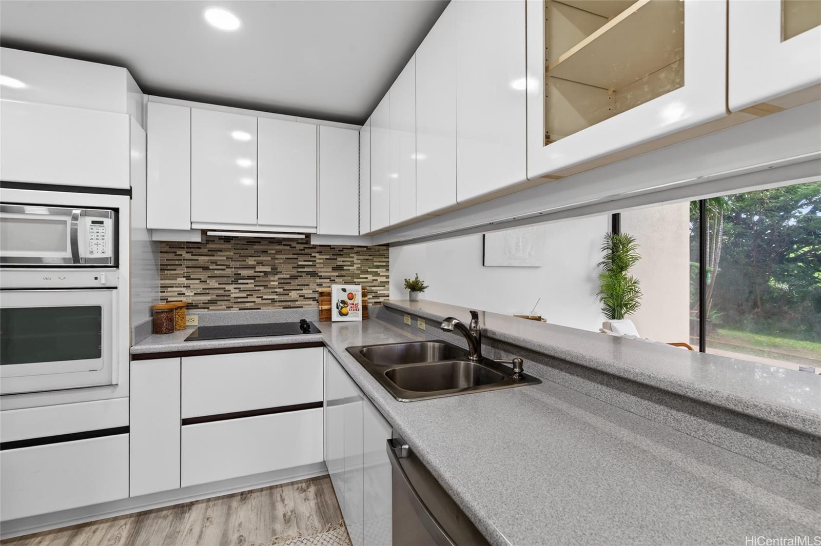 Plaza Landmark condo # 110, Honolulu, Hawaii - photo 9 of 25