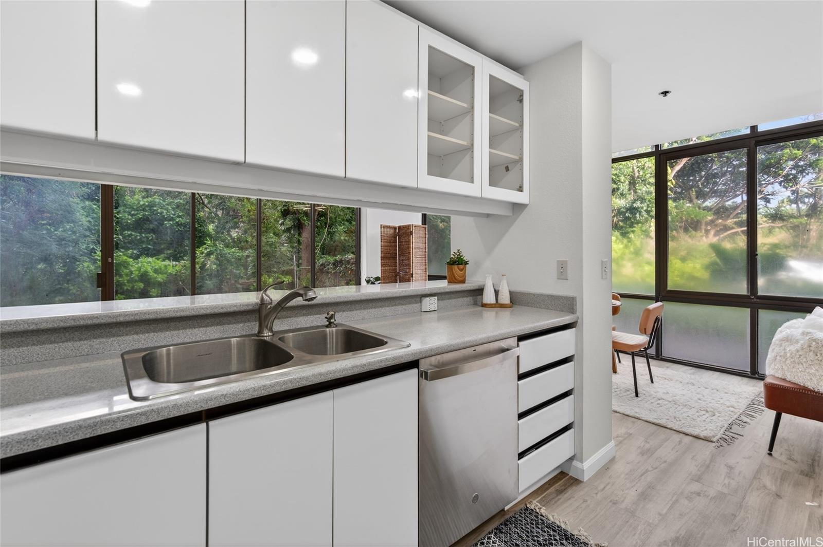 Plaza Landmark condo # 110, Honolulu, Hawaii - photo 10 of 25