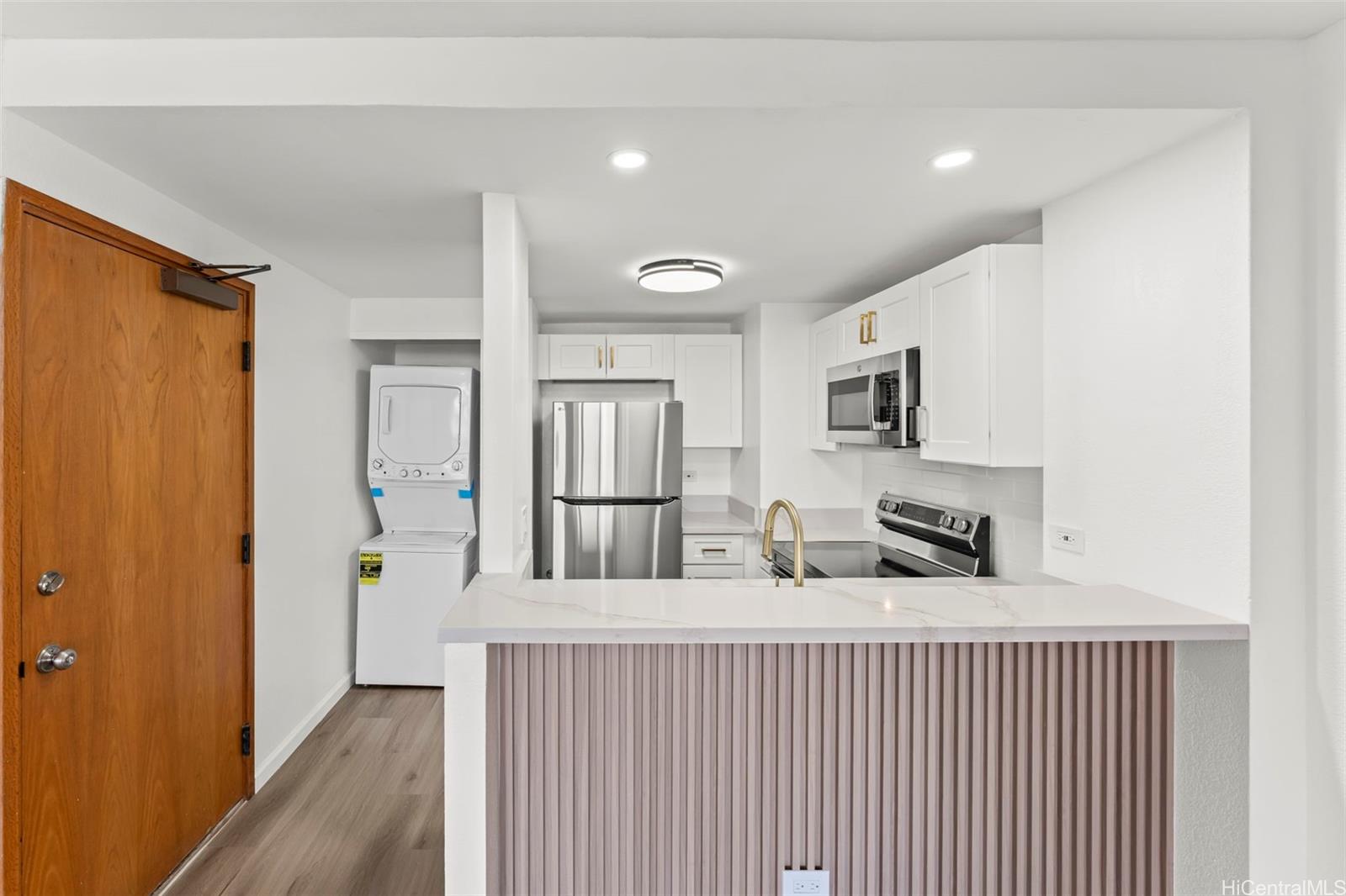 Plaza Landmark condo # 1105, Honolulu, Hawaii - photo 2 of 25