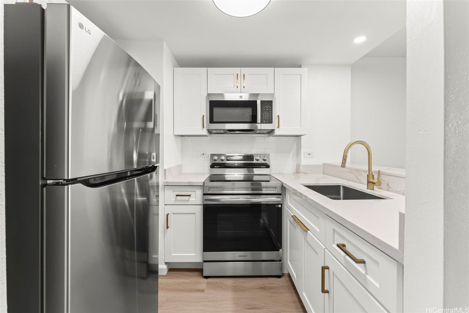 Plaza Landmark condo # 1105, Honolulu, Hawaii - photo 3 of 25