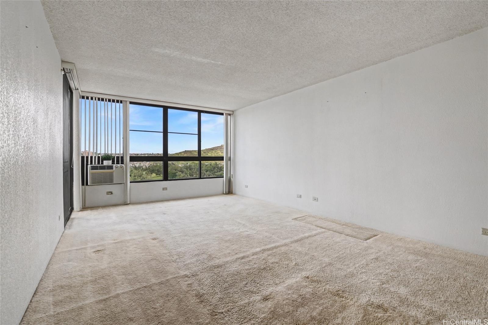 Plaza Landmark condo # 1202, Honolulu, Hawaii - photo 4 of 25