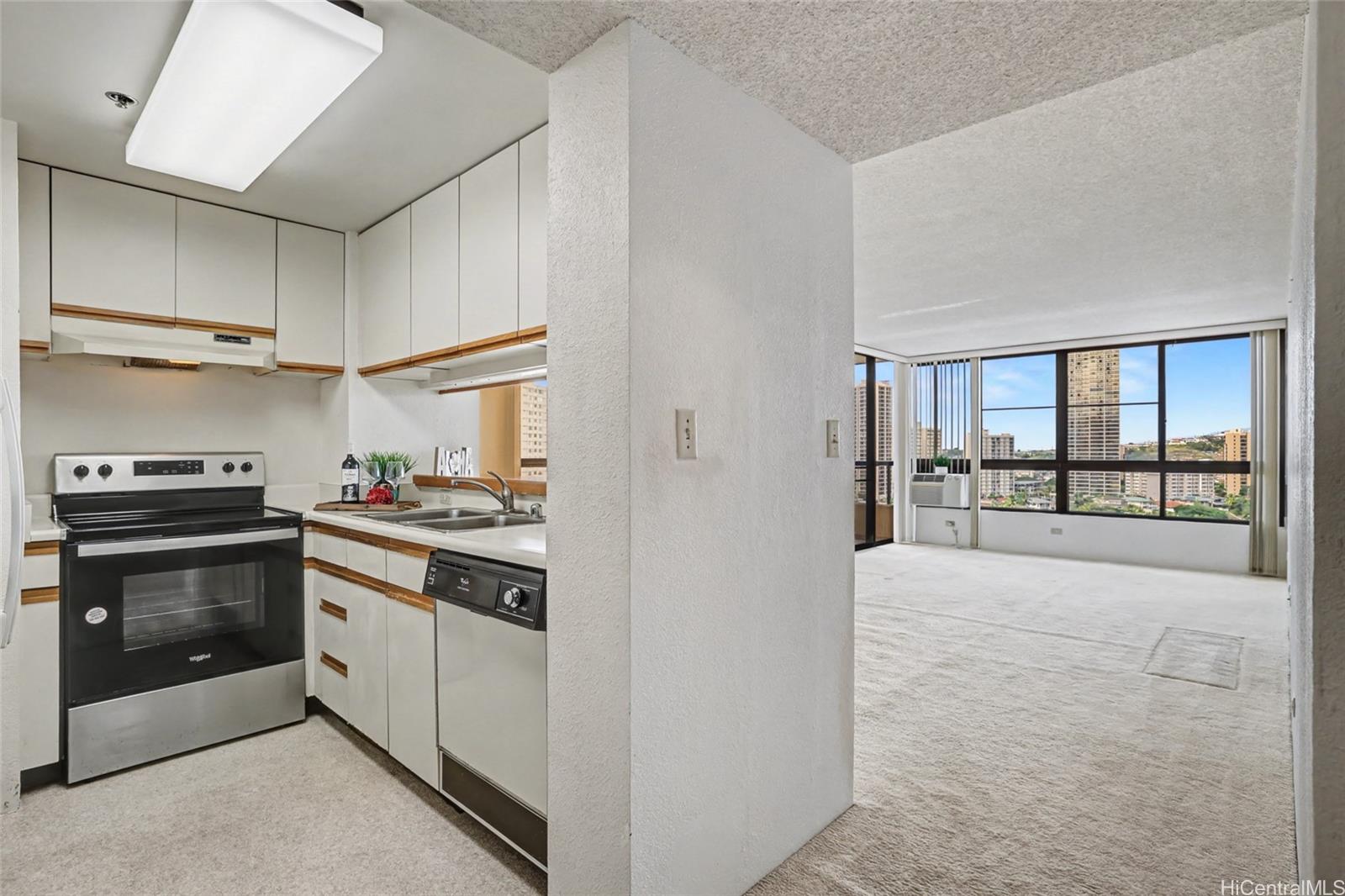 Plaza Landmark condo # 1202, Honolulu, Hawaii - photo 6 of 25