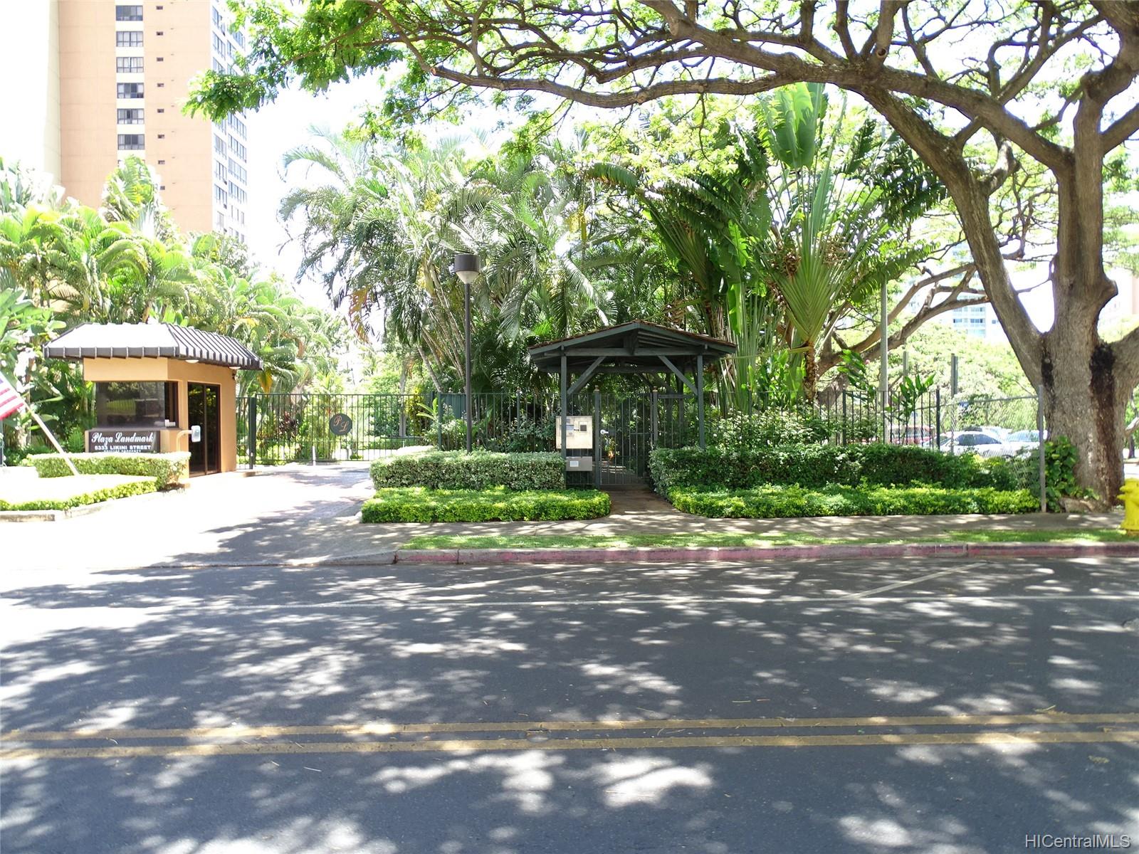 Plaza Landmark condo # 1308, Honolulu, Hawaii - photo 2 of 17