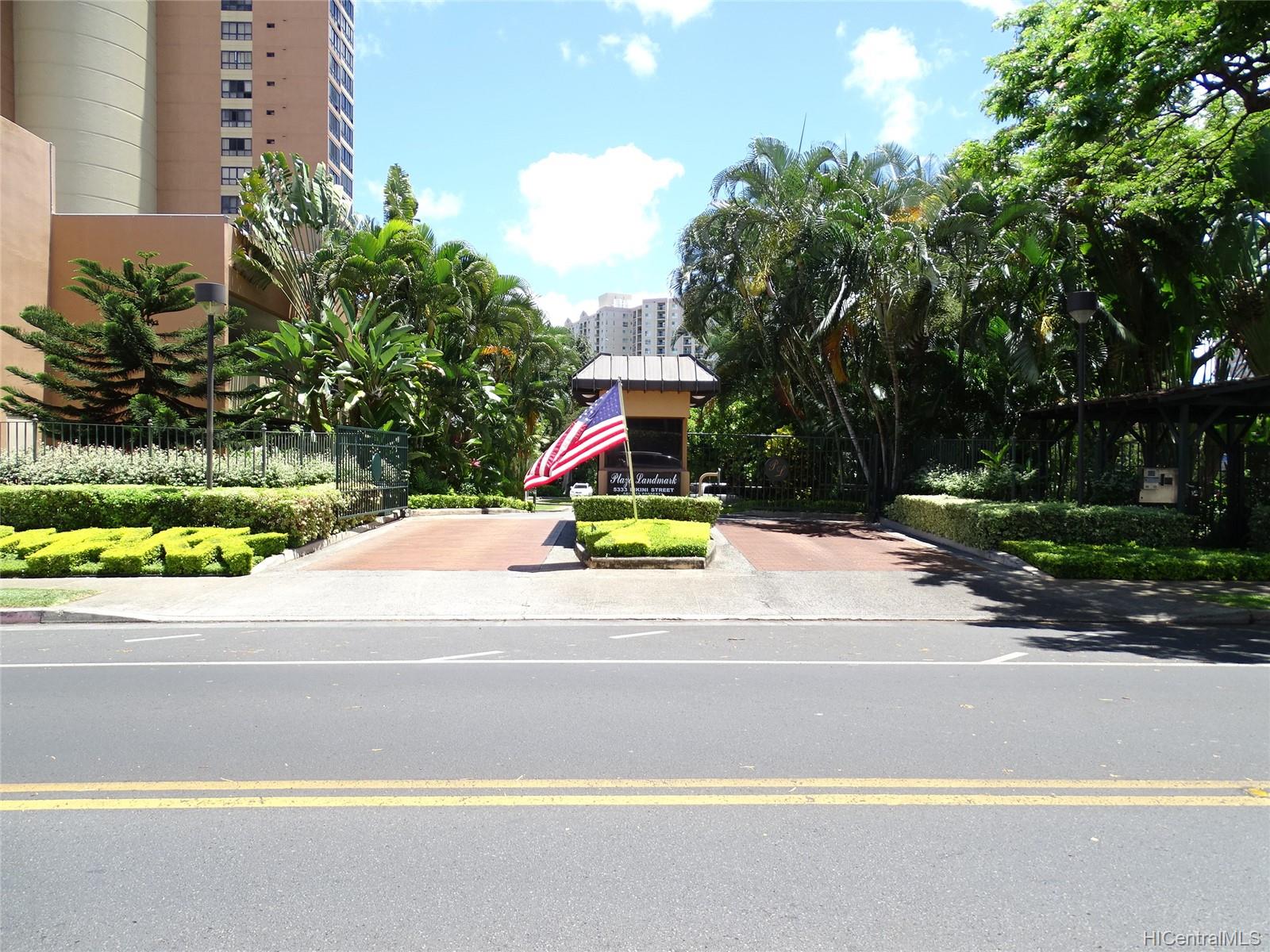 Plaza Landmark condo # 1308, Honolulu, Hawaii - photo 3 of 17