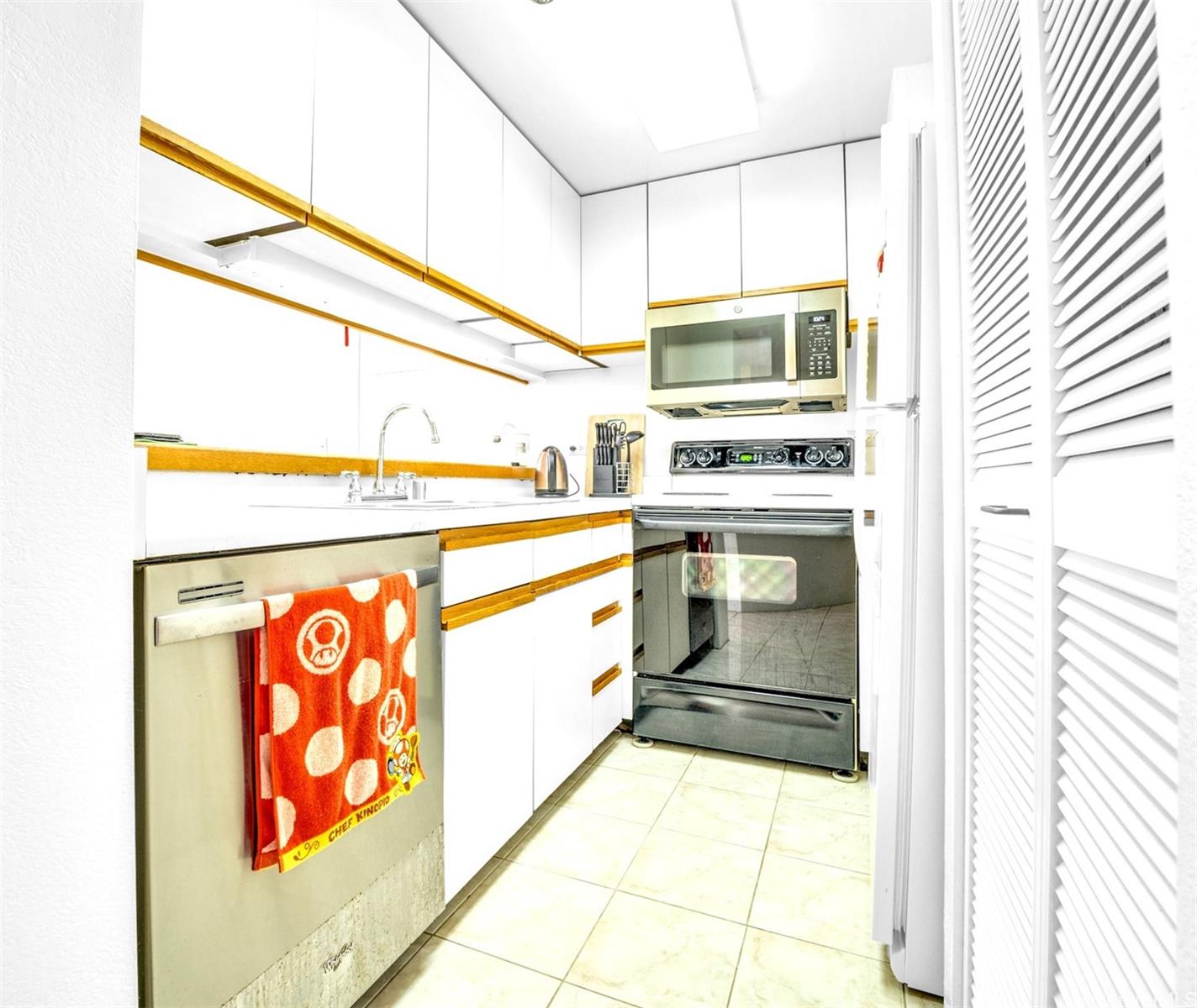 Plaza Landmark condos for sale in Salt Lake Oahu