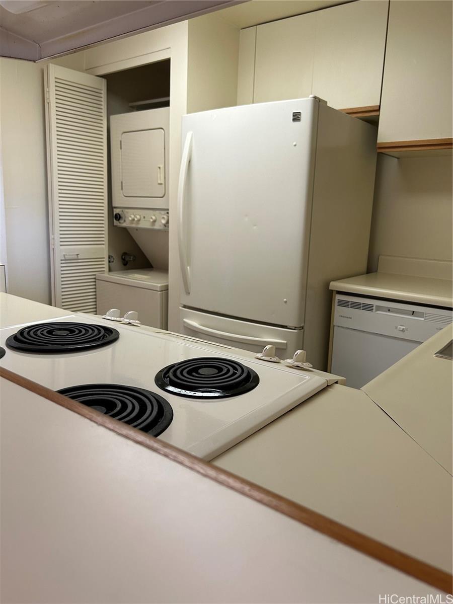 Plaza Landmark condo # 2109, Honolulu, Hawaii - photo 3 of 16