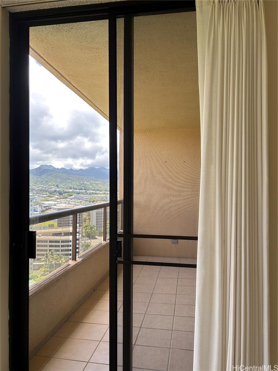 Plaza Landmark condo # 2109, Honolulu, Hawaii - photo 6 of 16