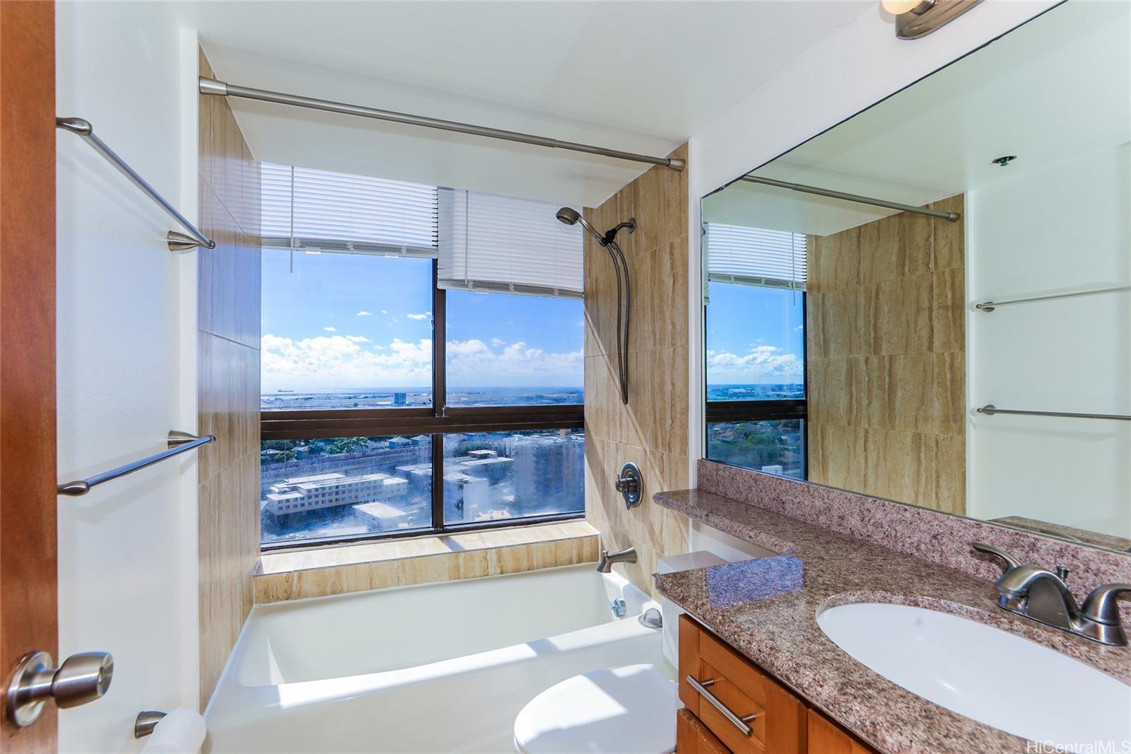 Plaza Landmark condo # 2502, Honolulu, Hawaii - photo 13 of 25