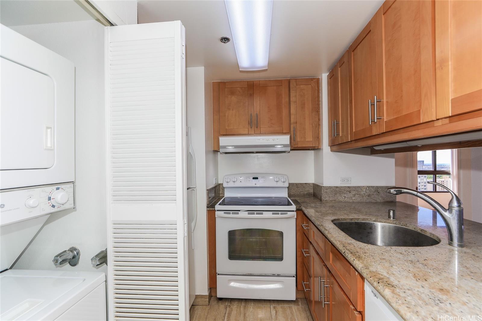 Plaza Landmark condo # 2502, Honolulu, Hawaii - photo 8 of 25