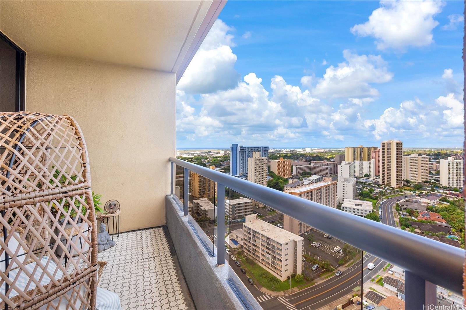 Plaza Landmark condo # 2603, Honolulu, Hawaii - photo 4 of 25