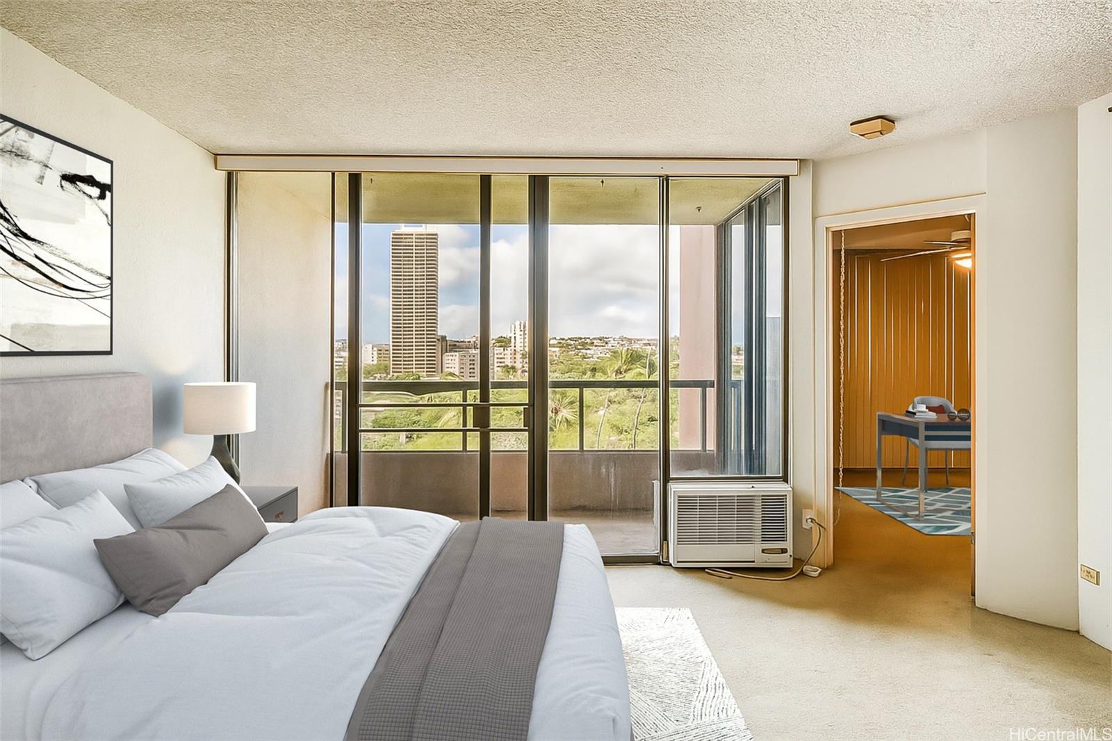 Plaza Landmark condo # 703, Honolulu, Hawaii - photo 3 of 19