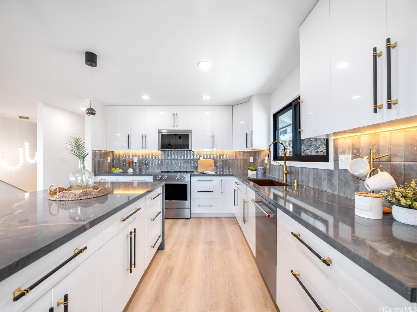 5333  Puahia Place Waialae Iki, Diamond Head home - photo 22 of 25