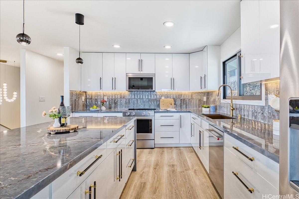 5333  Puahia Place Waialae Iki, Diamond Head home - photo 5 of 25