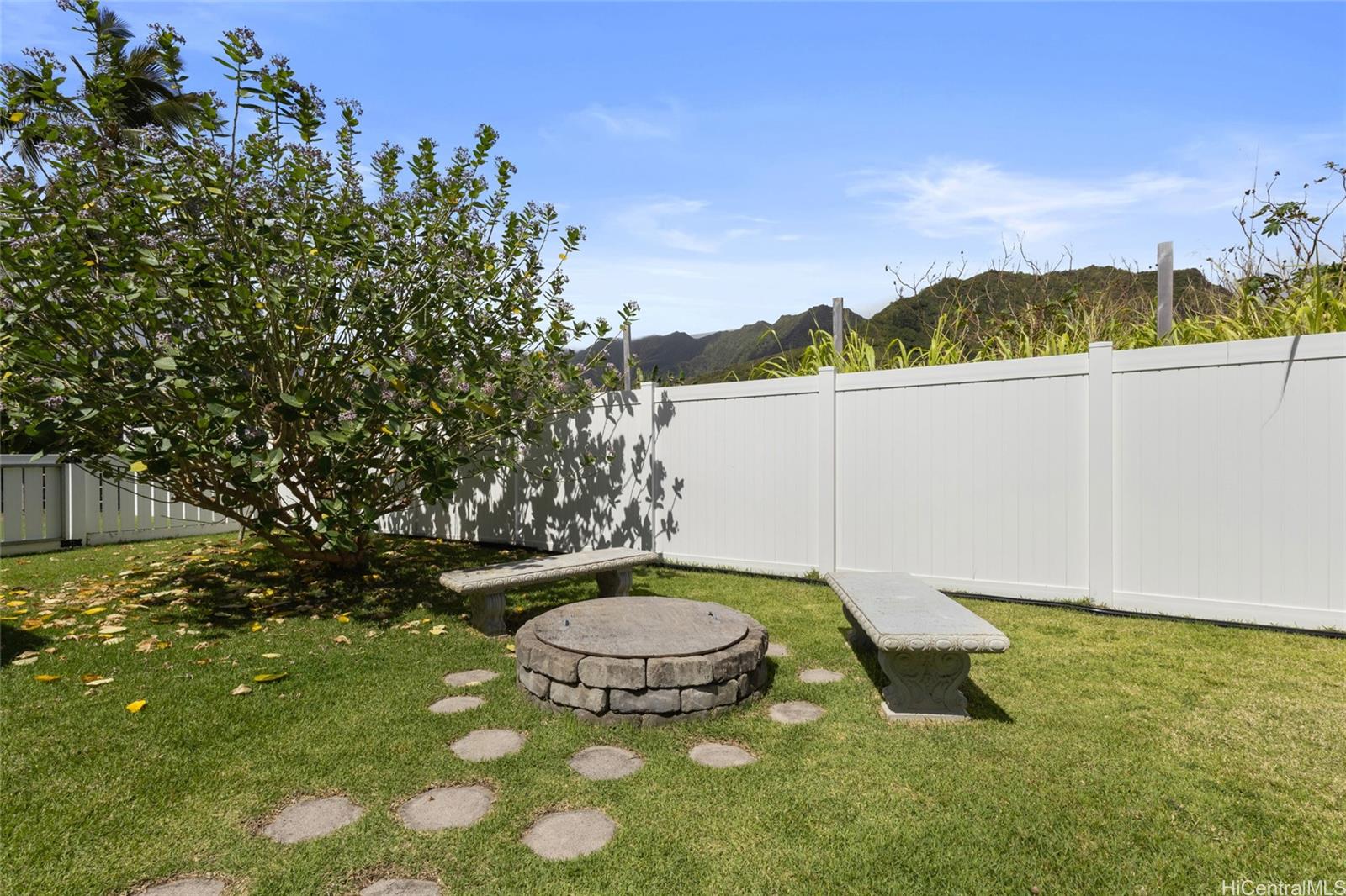 53-440  Kamehameha Hwy Punaluu, Kaneohe home - photo 6 of 23