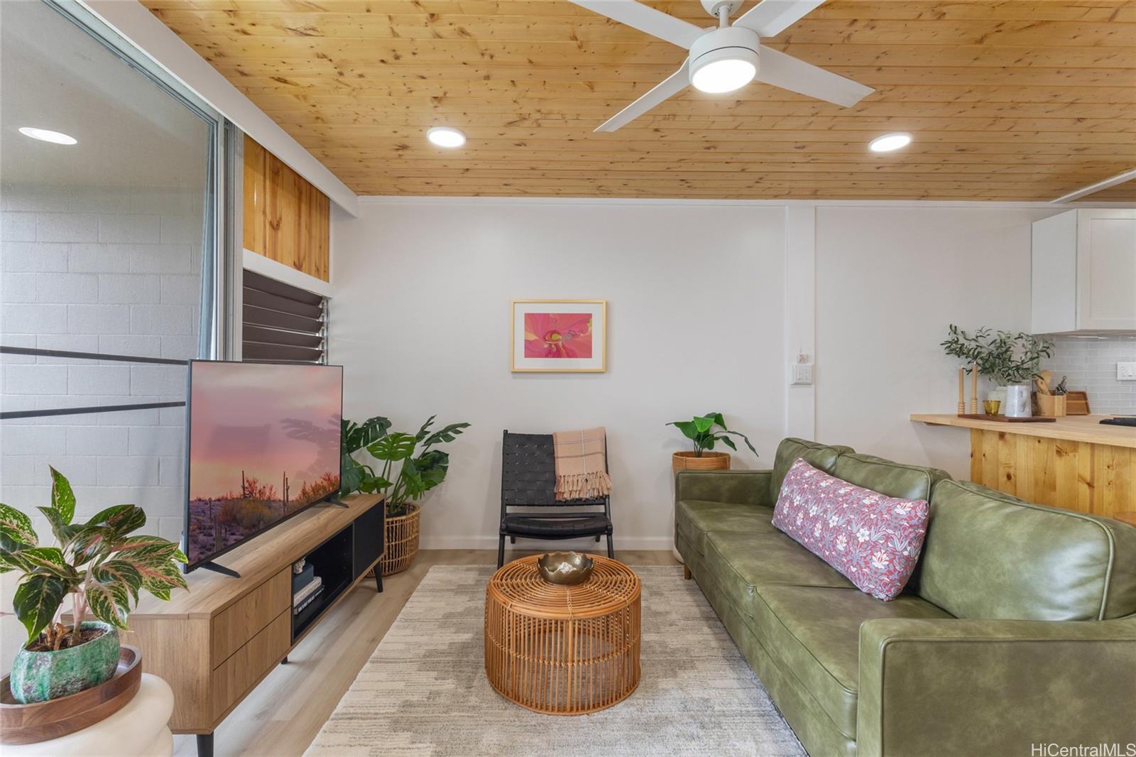 Hanohano Hale condo # 303, Hauula, Hawaii - photo 3 of 12