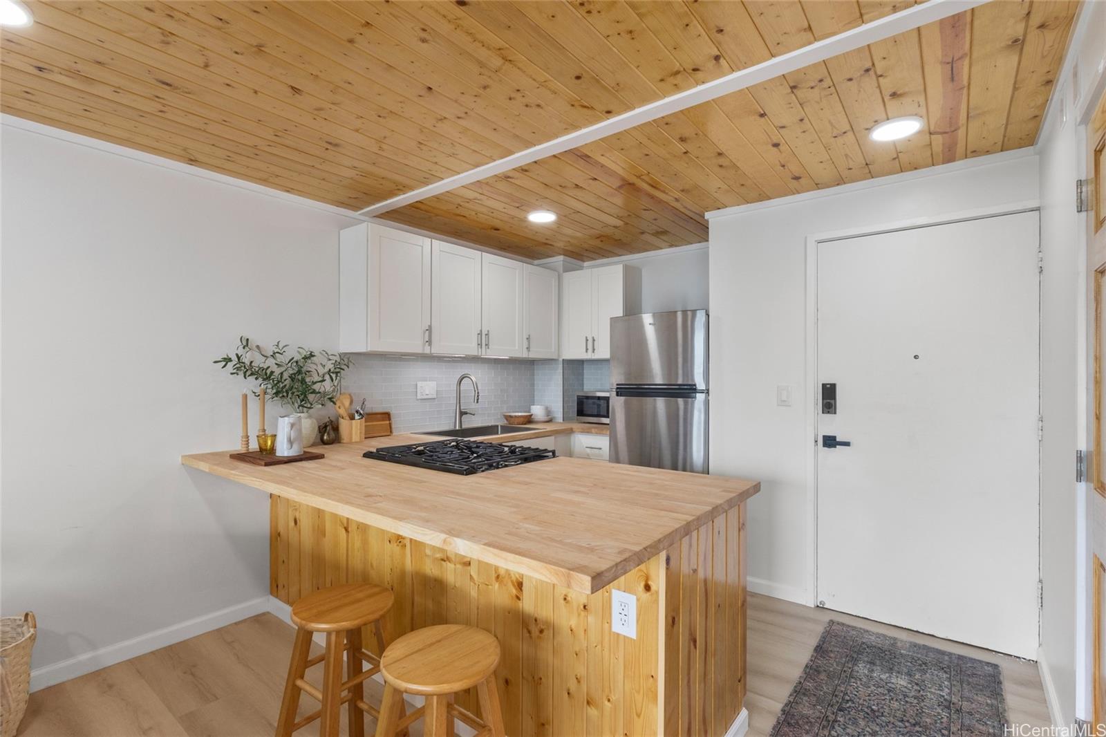 Hanohano Hale condo # 303, Hauula, Hawaii - photo 5 of 12