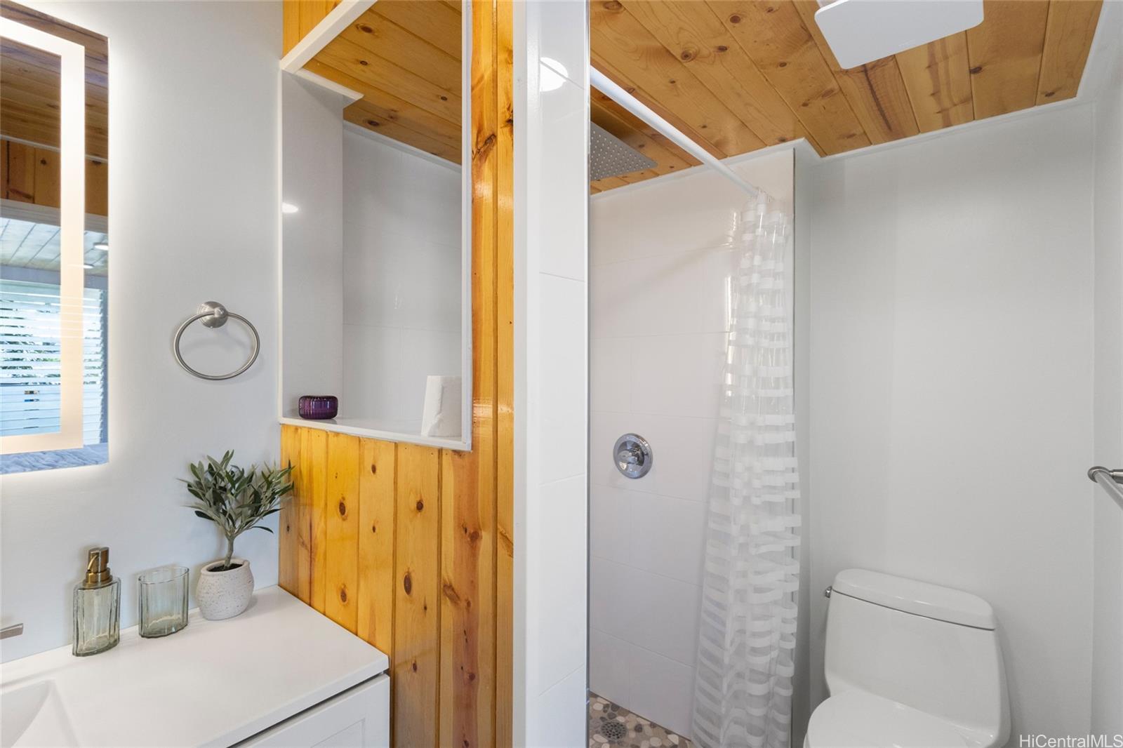 Hanohano Hale condo # 303, Hauula, Hawaii - photo 9 of 12