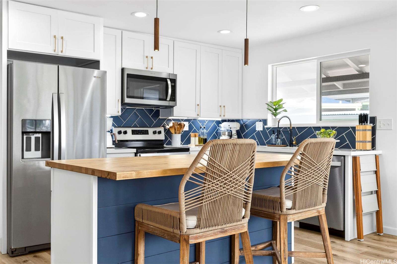 536  Olomana Street Coconut Grove, Kailua home - photo 2 of 25