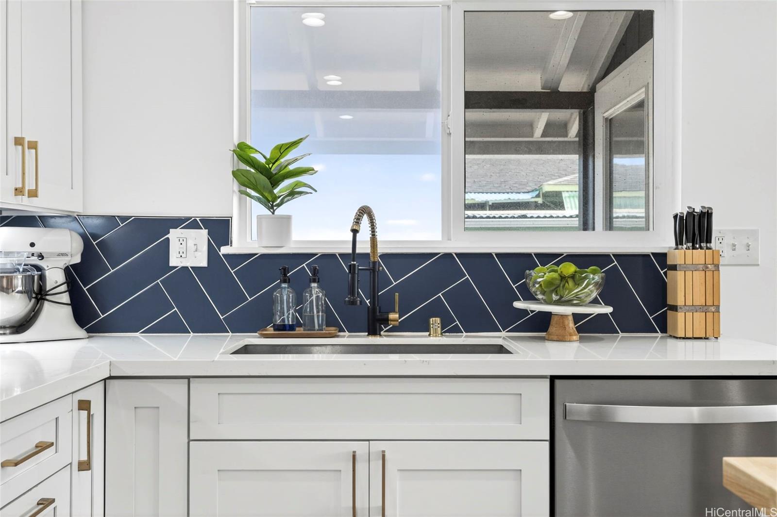 536  Olomana Street Coconut Grove, Kailua home - photo 8 of 25