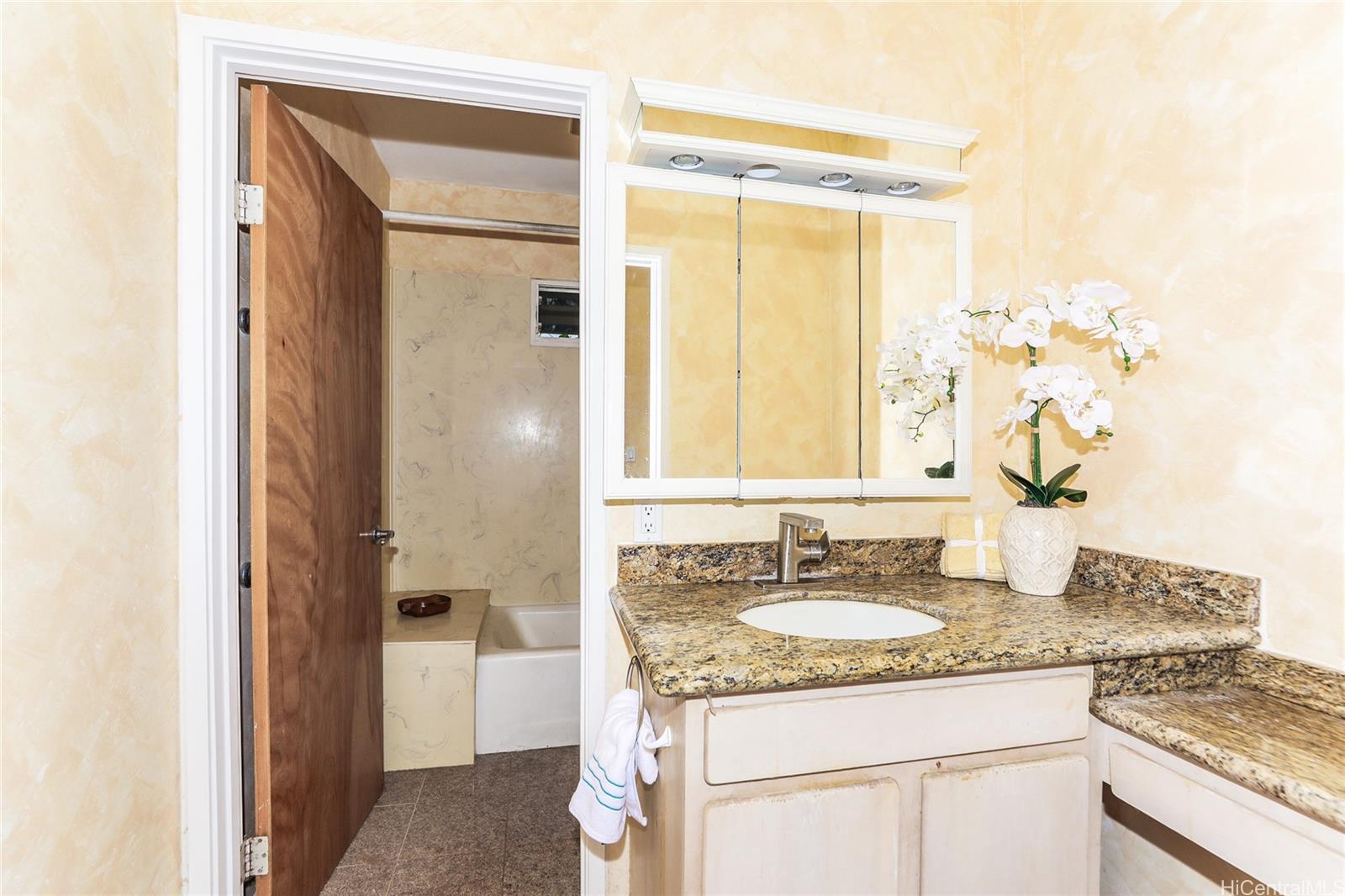 5377 Kahalakua St.  Kahalakua Street Kahala Kua, Diamond Head home - photo 14 of 25