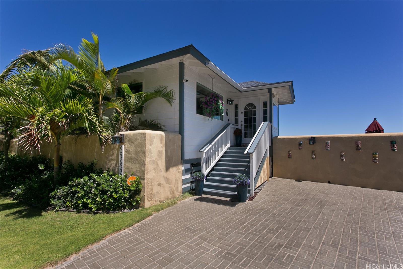 53-823  Kamehameha Hwy Punaluu, Kaneohe home - photo 3 of 25