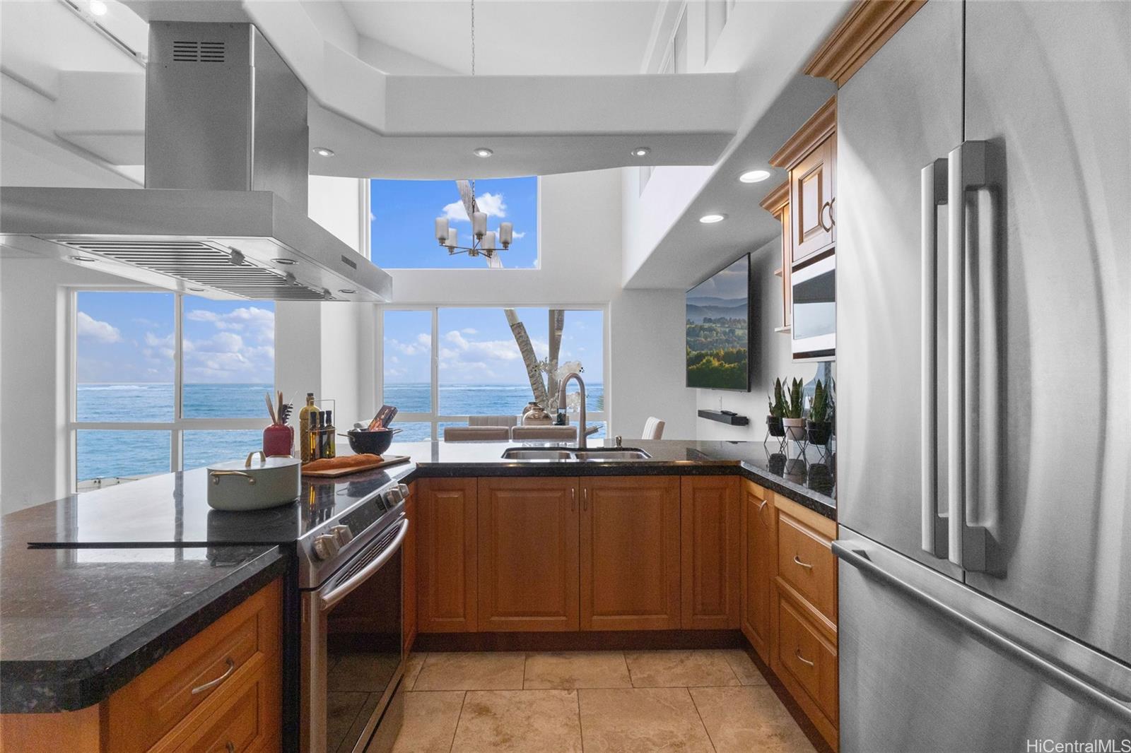 53-853  Kamehameha Hwy Hauula, Kaneohe home - photo 4 of 25