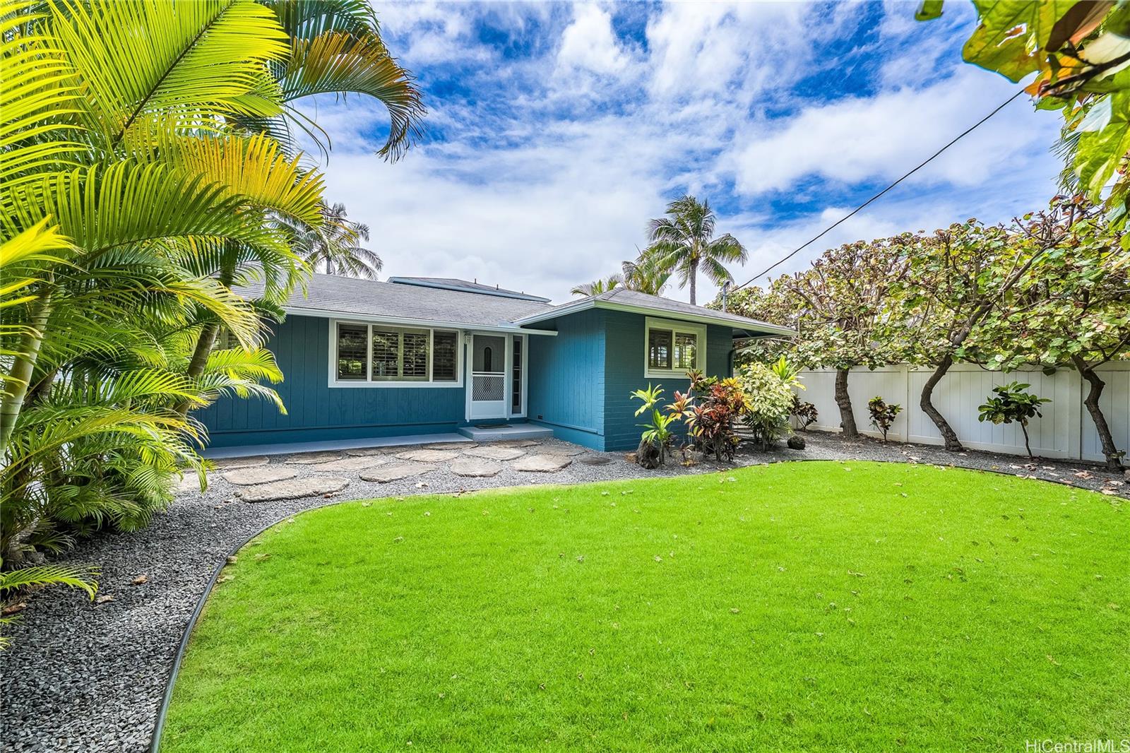 539  Kainalu Drive Kalama/cnut Grov, Kailua home - photo 2 of 25