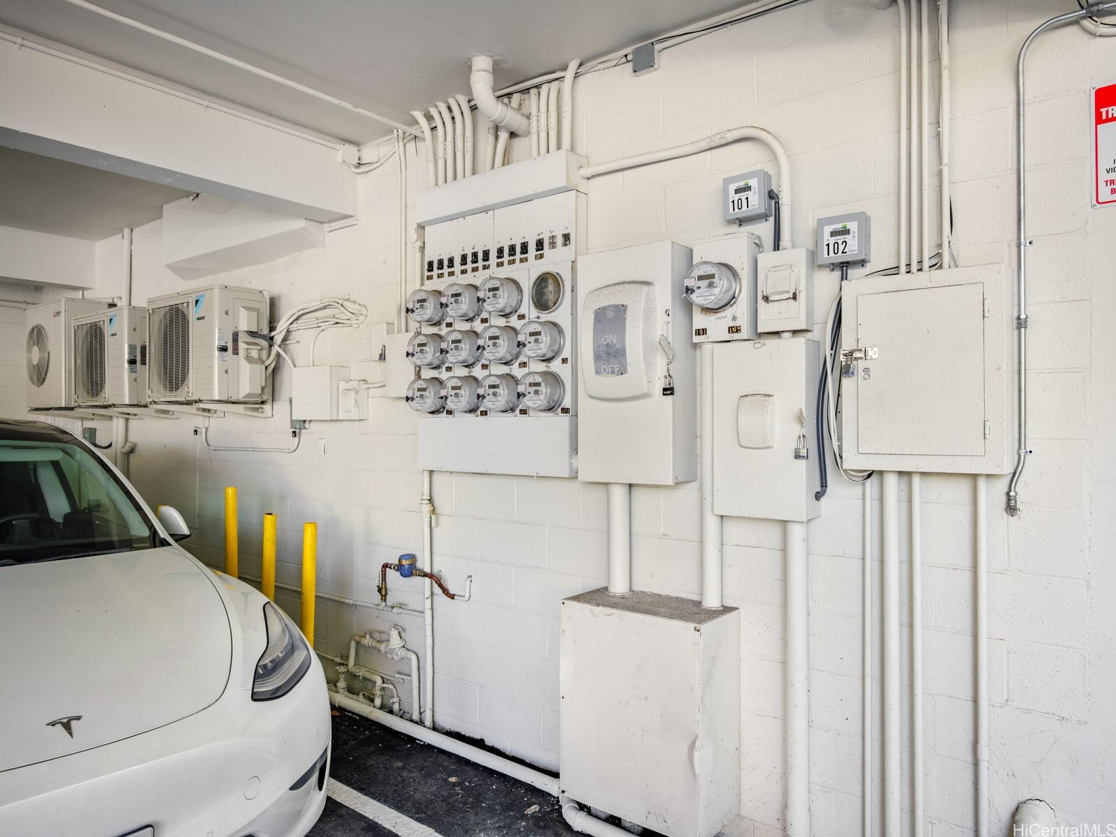 54 Maluniu Ave Kailua - Multi-family - photo 20 of 22