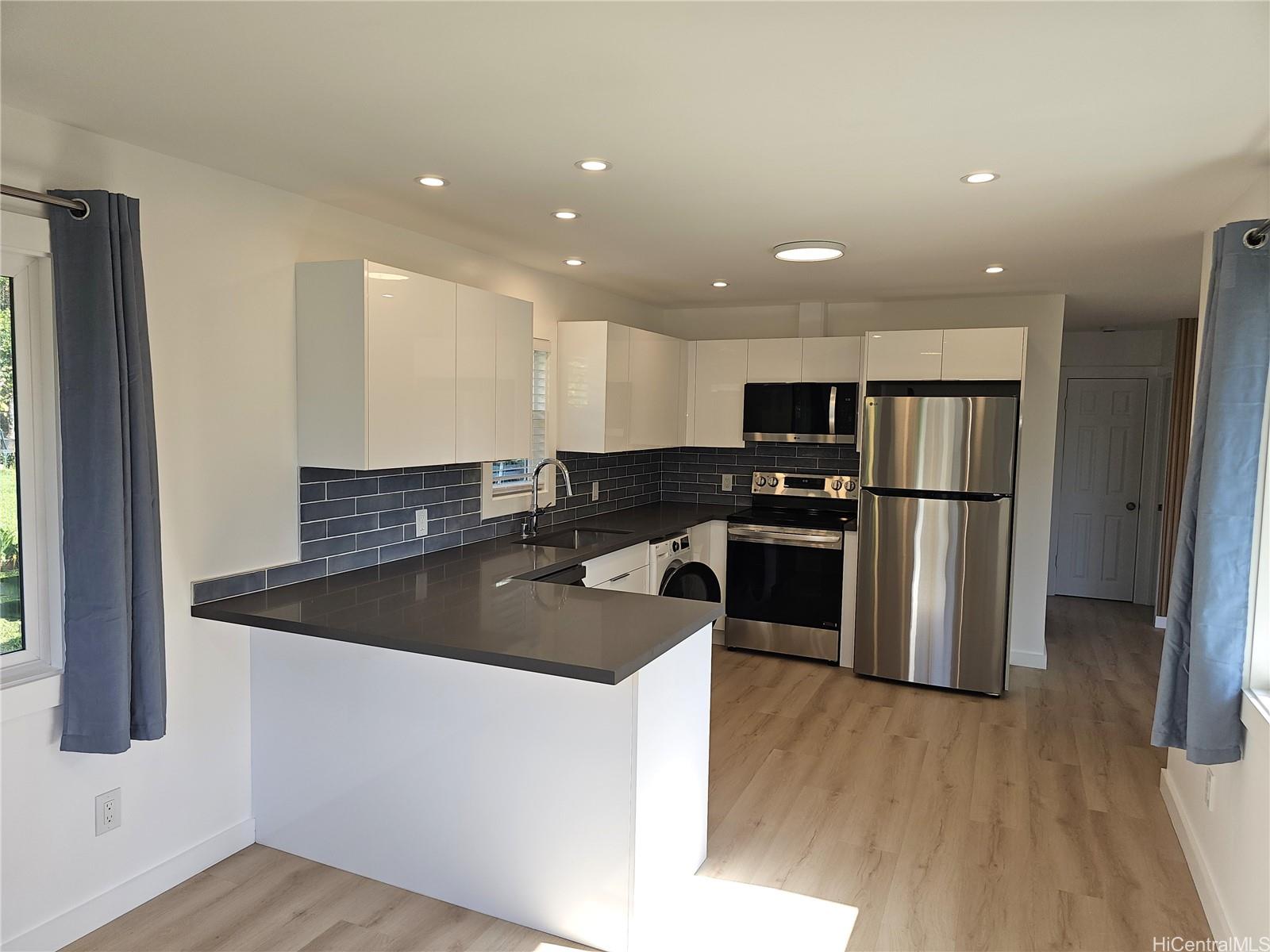 540 Ekekela Place Honolulu - Rental - photo 2 of 20