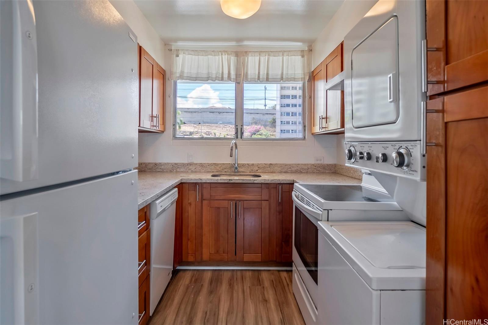 Greenway condo # 203, Honolulu, Hawaii - photo 2 of 25