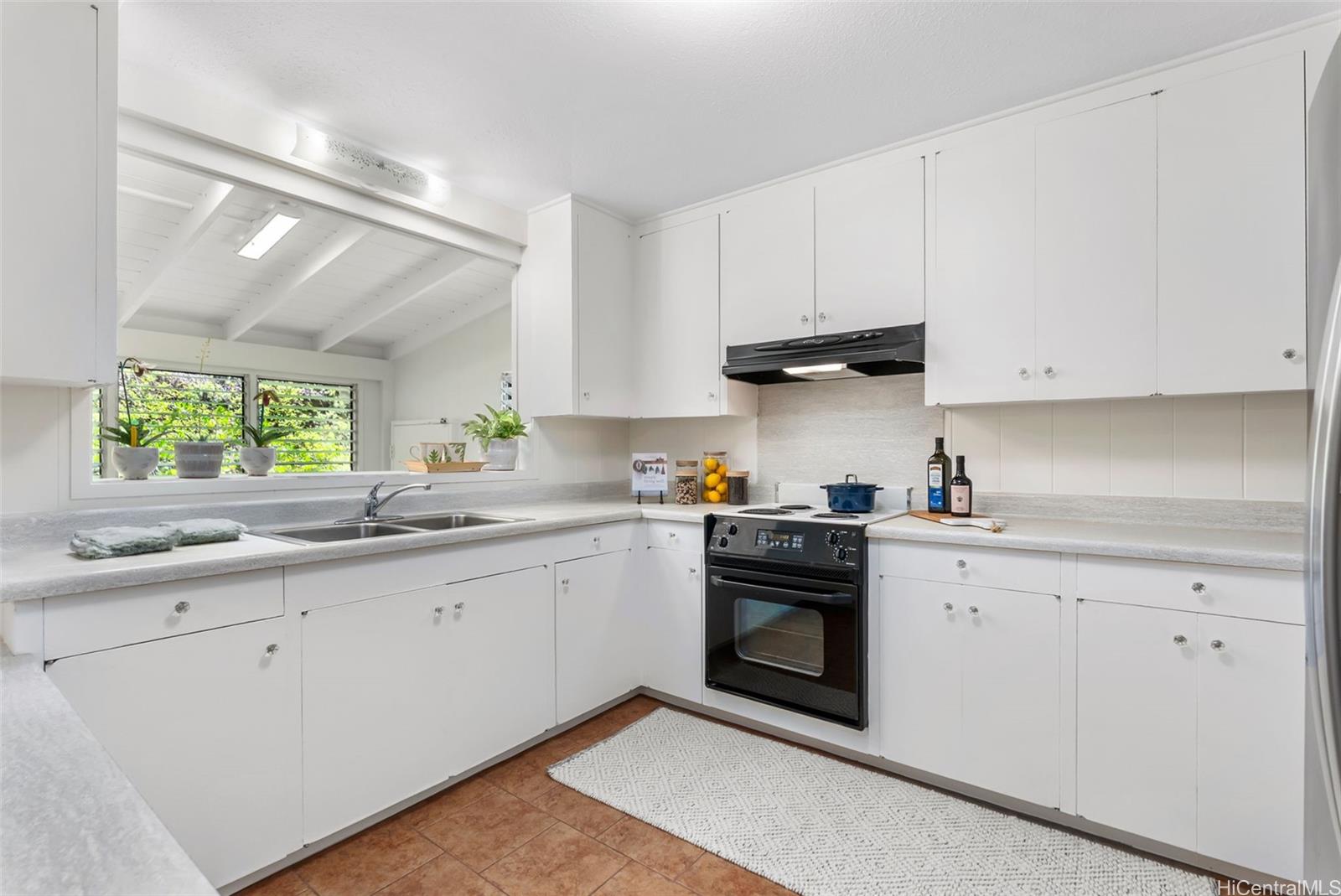 5407  Kilauea Place Waialae Nui Vly, Diamond Head home - photo 7 of 25