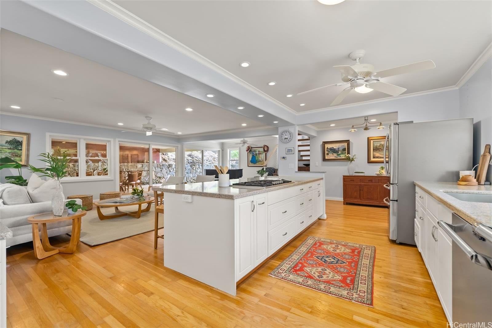 5417  Kilauea Place Waialae Nui Vly, Diamond Head home - photo 3 of 25