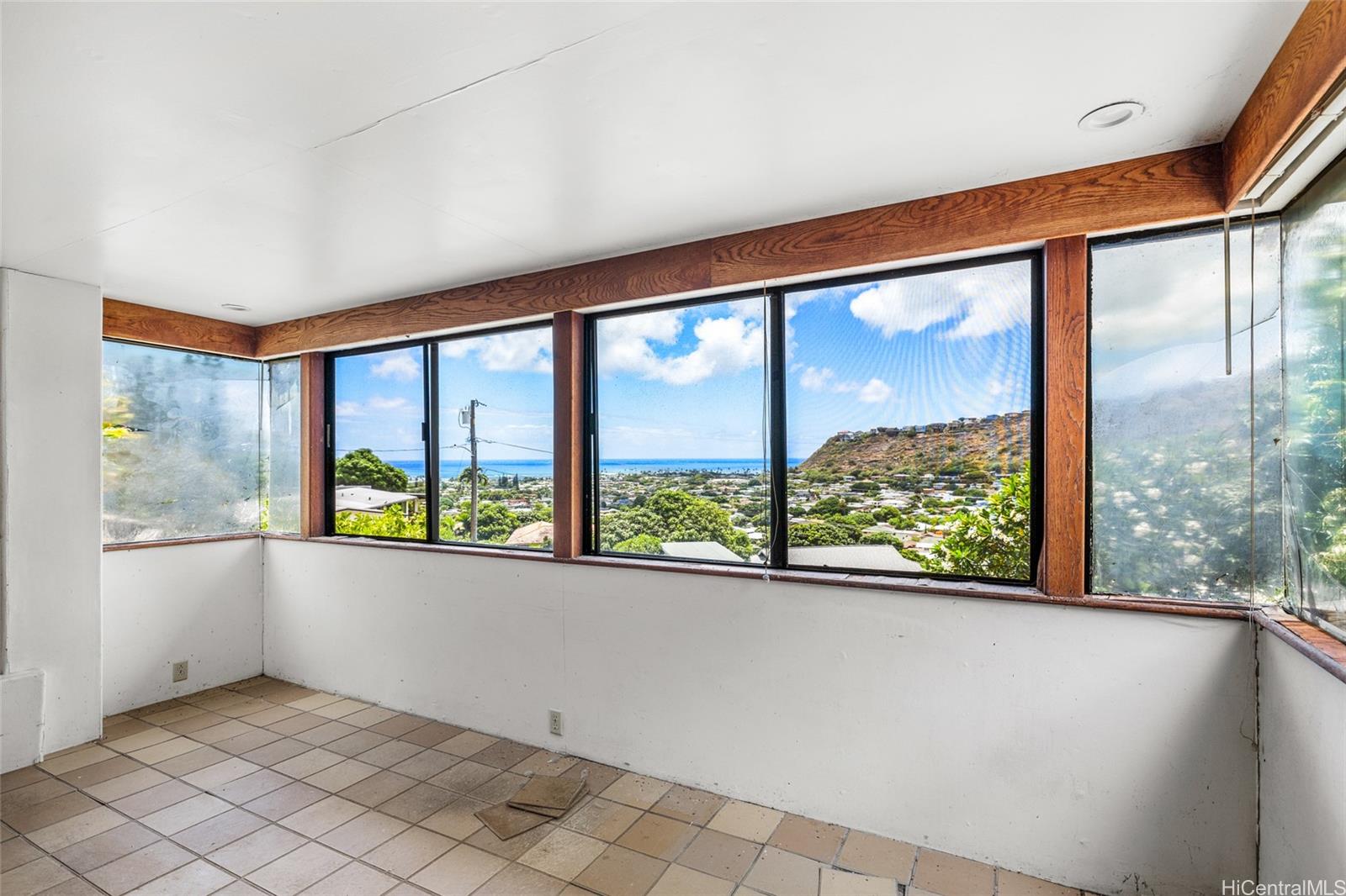 5422  Halapepe Street Aina Haina Area, Diamond Head home - photo 16 of 25