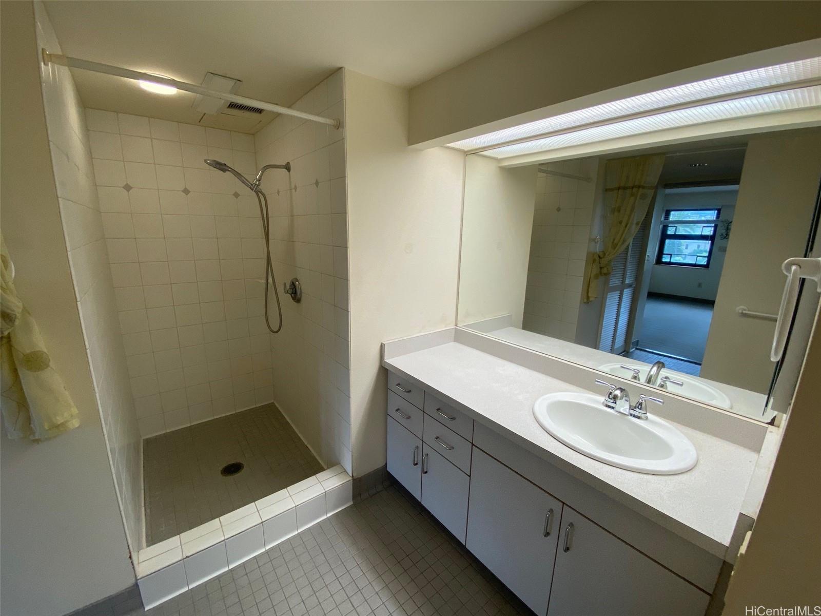 545 Queen St Honolulu - Rental - photo 6 of 8