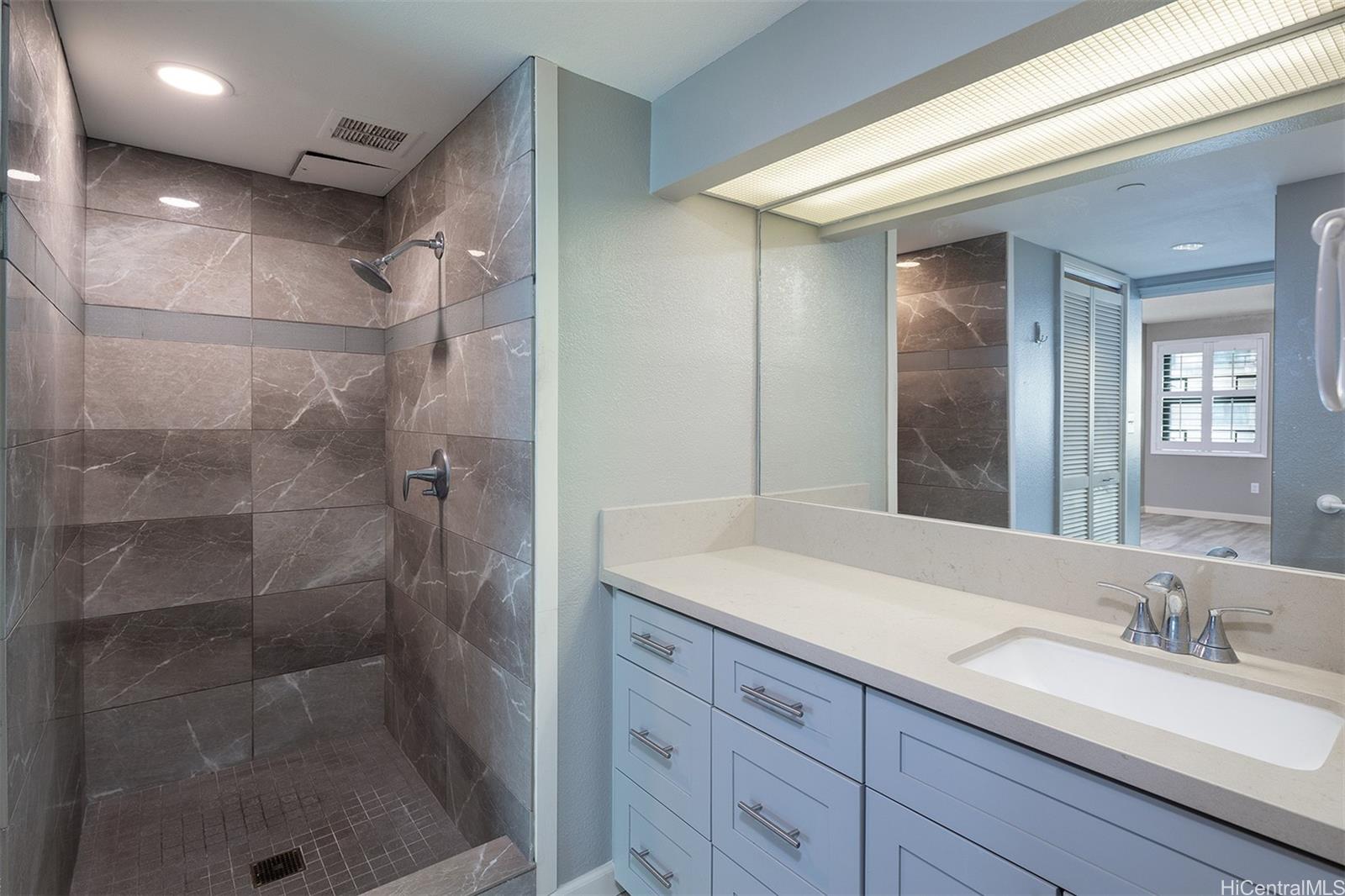 545 Queen St Honolulu - Rental - photo 9 of 12