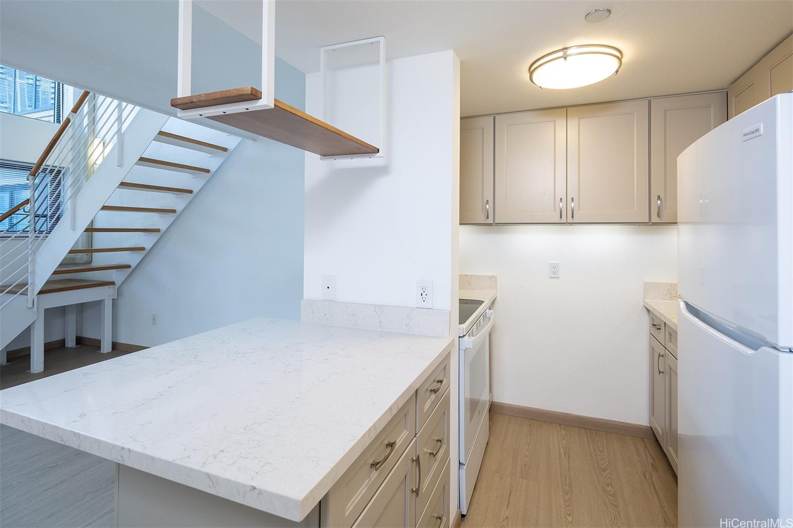 545 Queen St Honolulu - Rental - photo 5 of 13