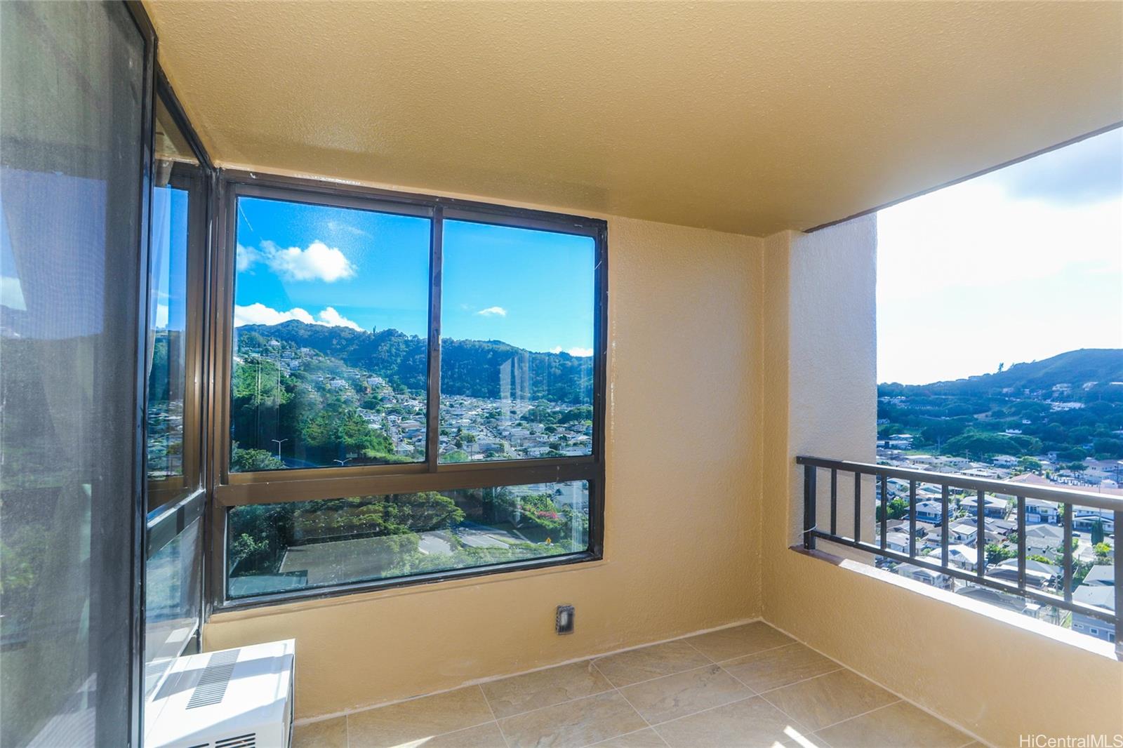 Nuuanu Brookside condo # 1901, Honolulu, Hawaii - photo 2 of 24