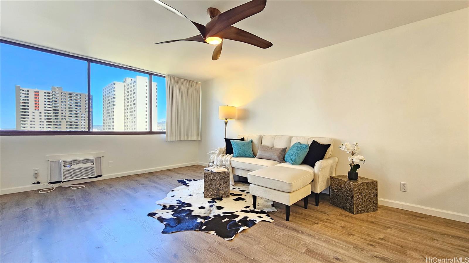 Kukui Plaza condo # D1703, Honolulu, Hawaii - photo 2 of 20