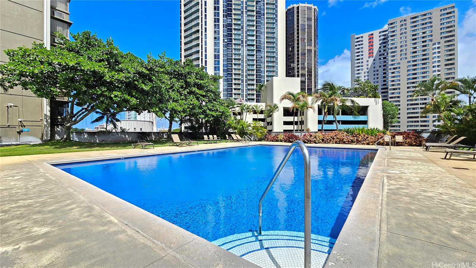Kukui Plaza condo # D1703, Honolulu, Hawaii - photo 17 of 20