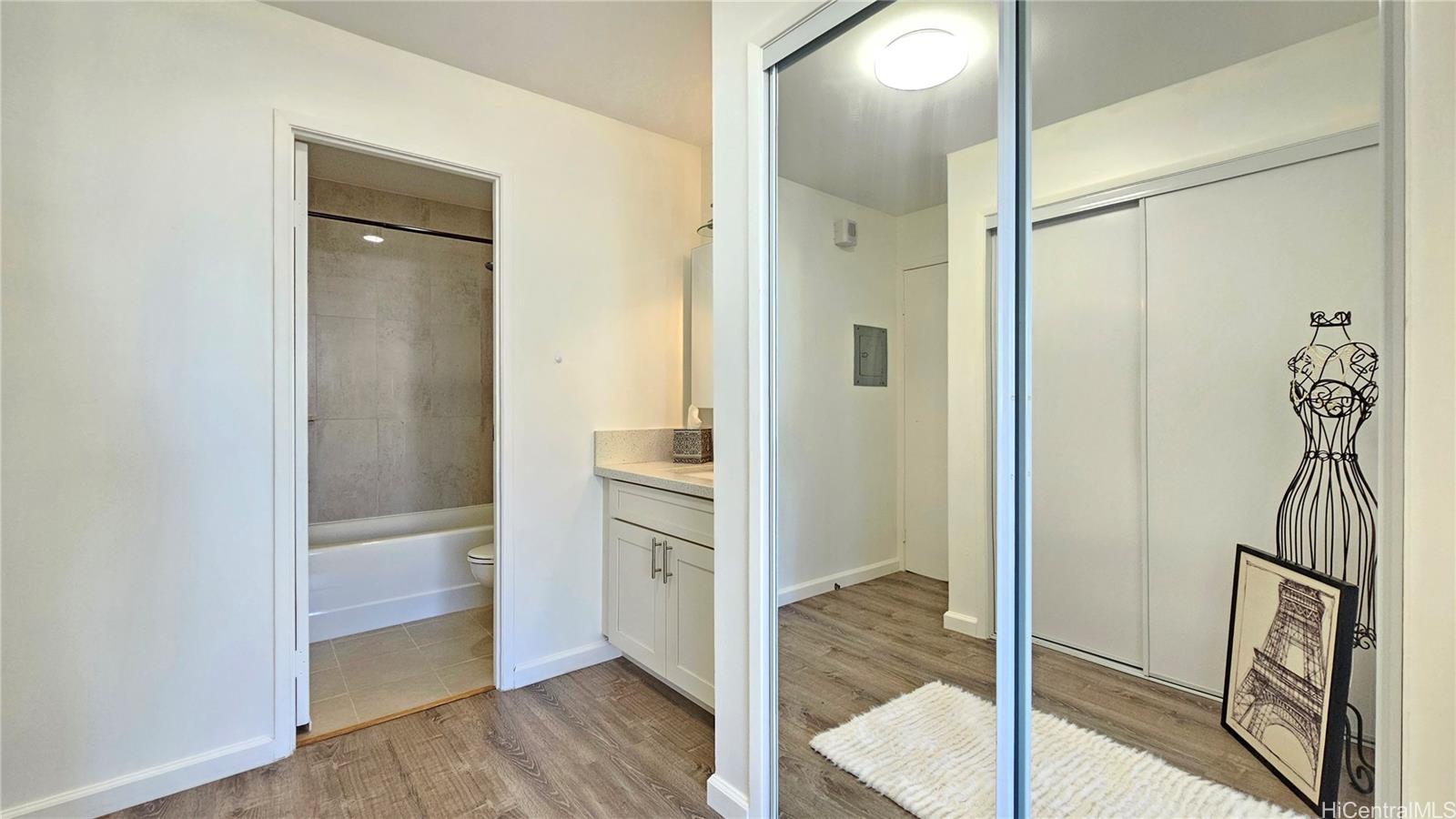 Kukui Plaza condo # D1703, Honolulu, Hawaii - photo 9 of 20