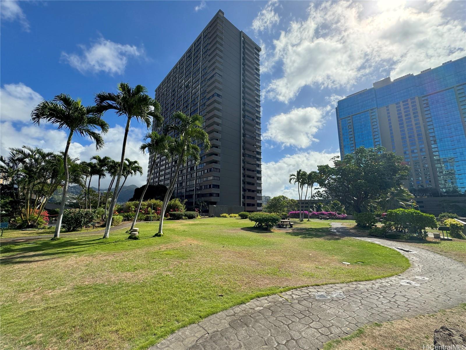 Kukui Plaza condo # D1706, Honolulu, Hawaii - photo 15 of 19