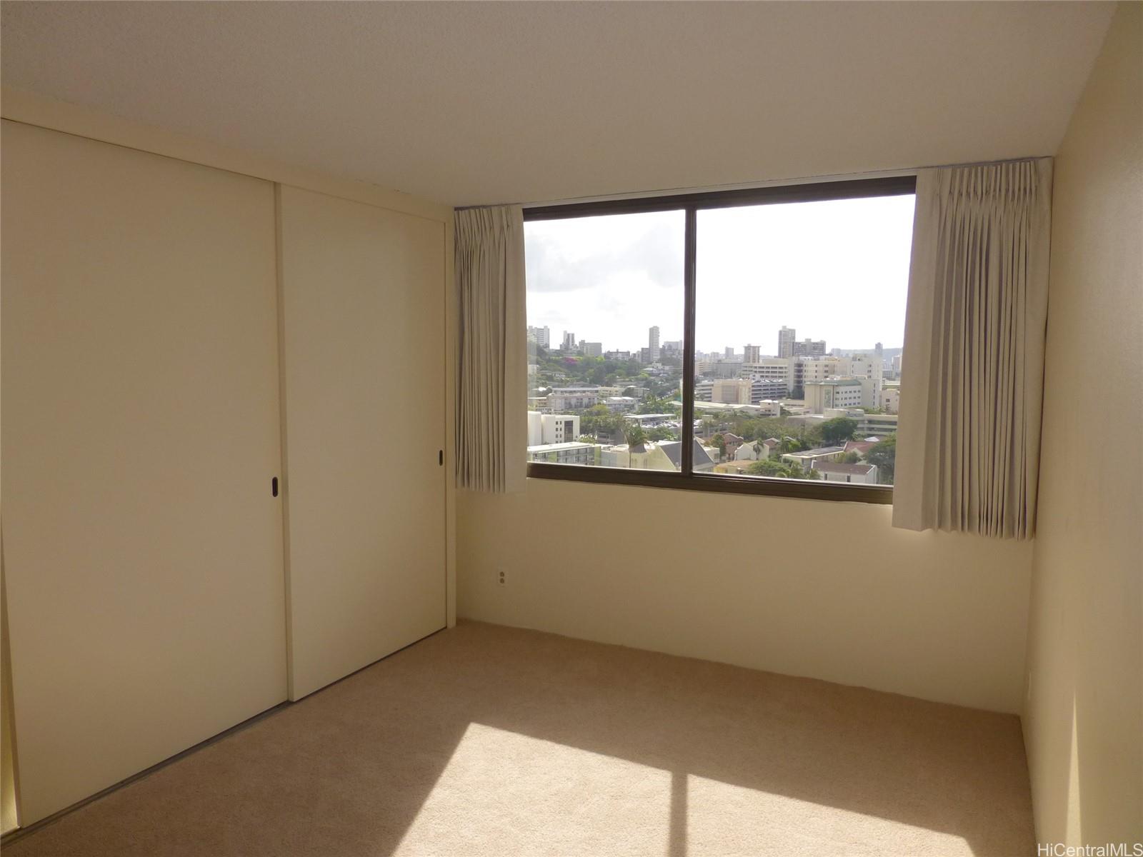 Kukui Plaza condo # D1706, Honolulu, Hawaii - photo 5 of 13