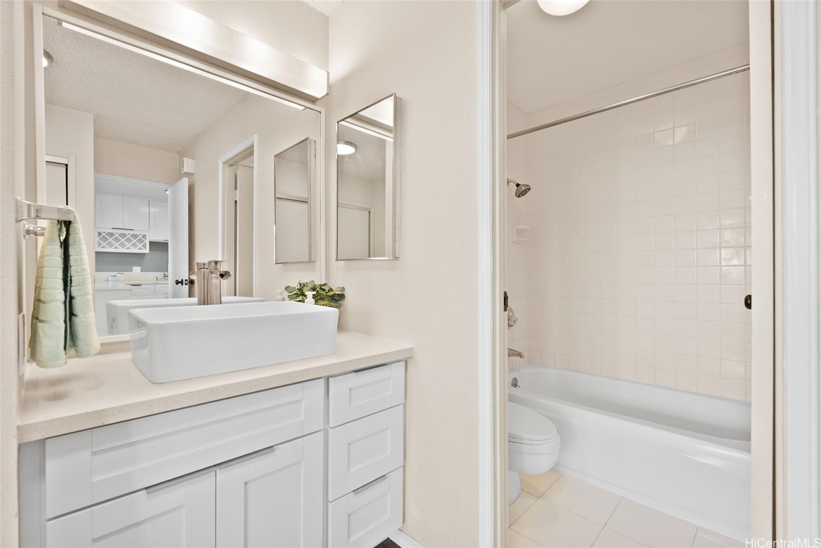 Kukui Plaza condo # D2410, Honolulu, Hawaii - photo 12 of 22